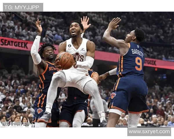 戈多伊克鲁斯与帕尔梅拉斯激战正酣比分悬念不断引人关注